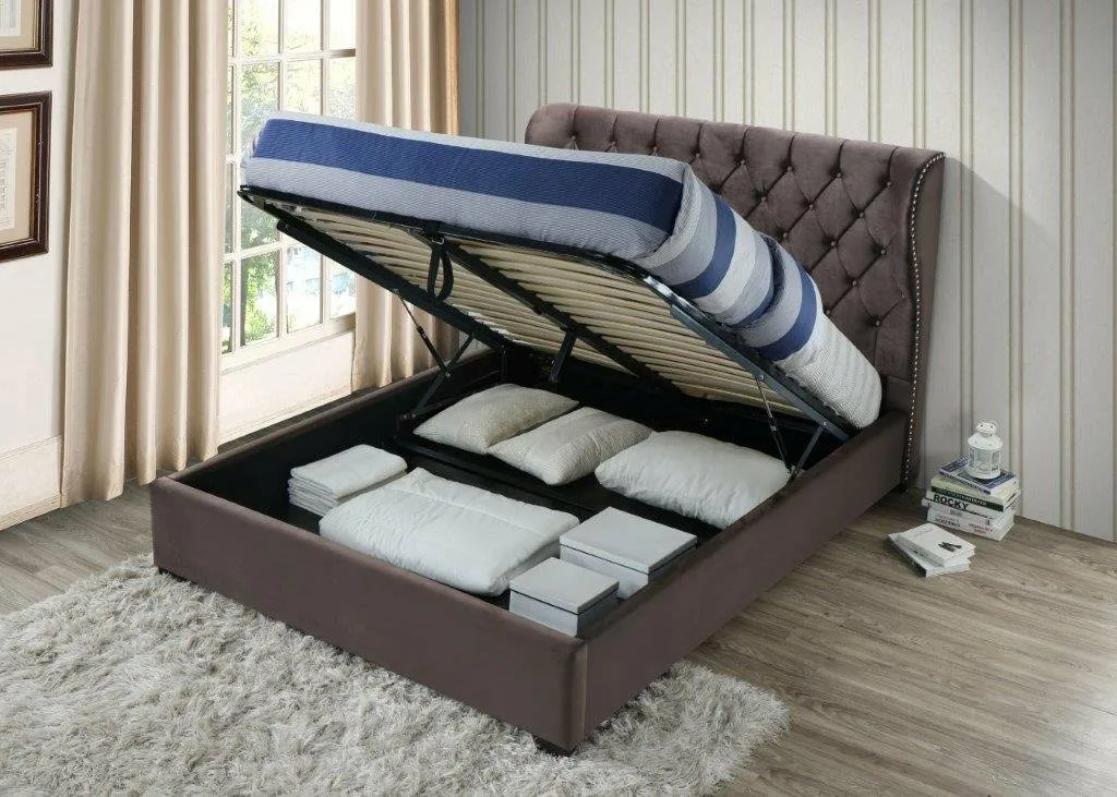 Single storage bed with pull-out drawers, perfect for small rooms.